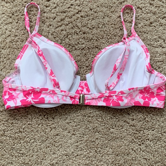 Bathing suits - Picture 2 of 8